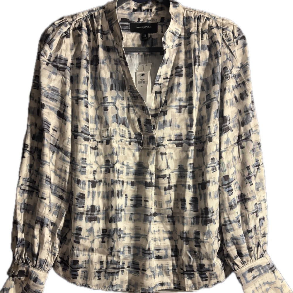 NWT - Banana Republic - Blue & white blouse (XS)